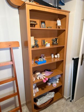Estantería de madera con 5 baldas