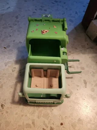 Camión de basura de juguete verde