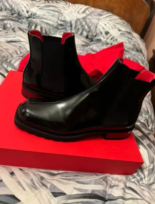 Zapatos Ferrari Chelsea Negros y Rojos