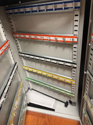 Armario de llaves metálico con plástico