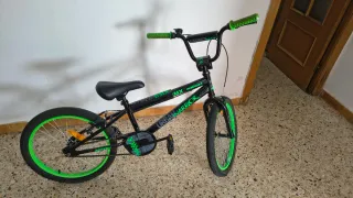 Bicicleta BMX Negra y Verde nueva