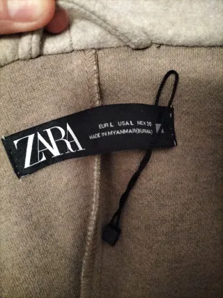 Chaqueta Zara Beige con Cinturón y Capucha