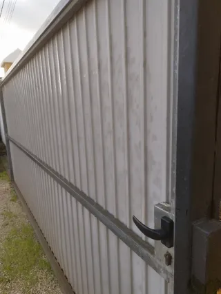 Puerta corredera garaje + peatonal