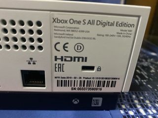 Xbox One S All-Digital 1TB Bianca con controller