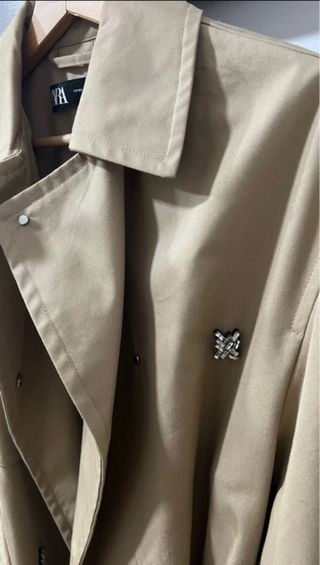 Gabardina Beige Zara con Pedrería