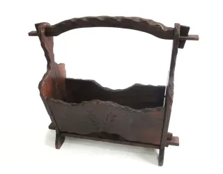 Bonito revistero rústico de madera