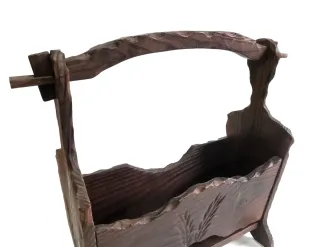 Bonito revistero rústico de madera