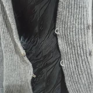 Cardigan grigio lavorato a costine