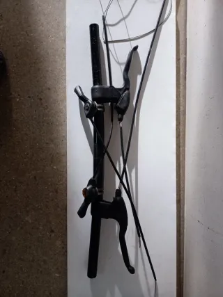 Manillar, palancas cambio y manetas bicicleta