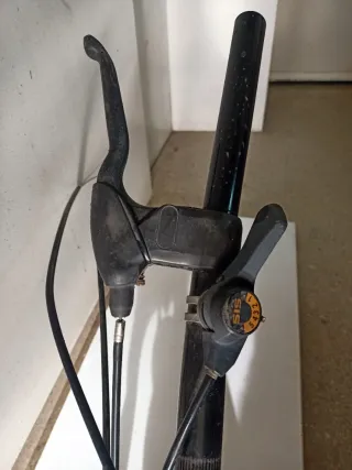 Manillar, palancas cambio y manetas bicicleta