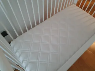 Cuna blanca para bebé