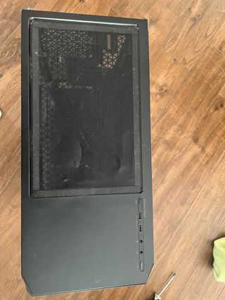 Torre Fractal Design 2