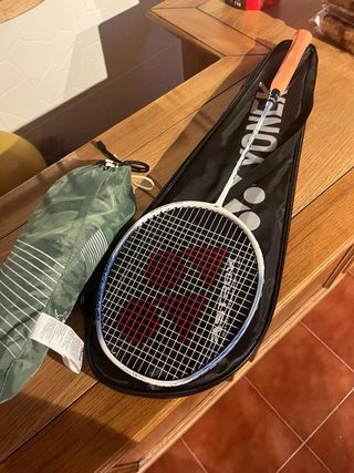 Raqueta y red badminton yonex