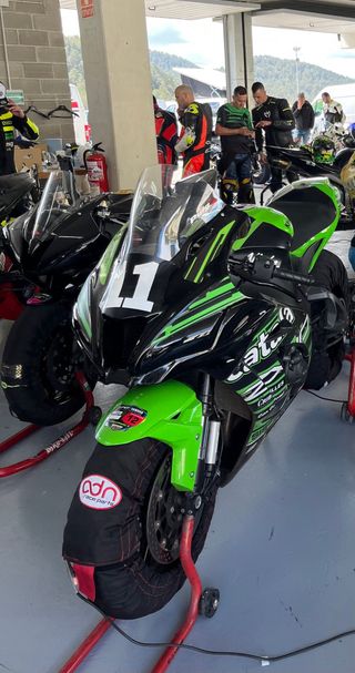 Kawasaki ZX10R 2018 Circuito - Öhlins KRT Akra