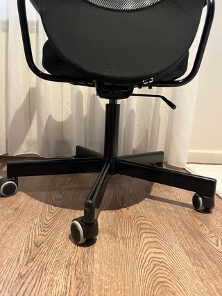Silla de escritorio ergonómica negra