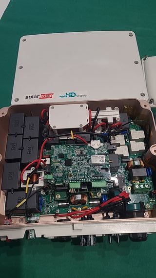 Inverter Solar Edge ibrido con Sesti 4