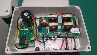 Inverter Solar Edge ibrido con Sesti 4