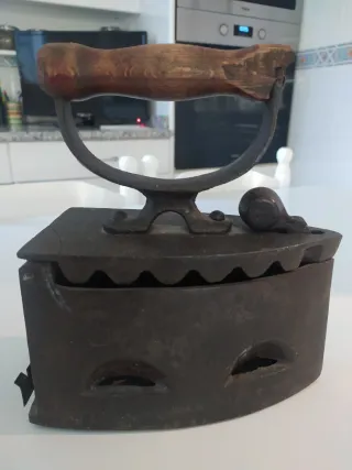 Plancha de hierro antigua