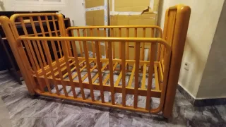 Cuna de bebé de madera