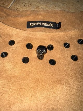 Blusa antelina marrón con tachuelas