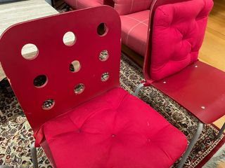 Seis Sillas Ikea Rojas Madera y Metal y cojines.