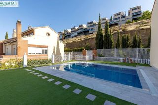 Casa adosada en venta en Bola de Oro - Serrallo en Granada
