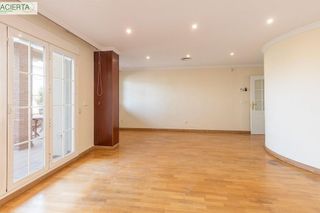 Casa adosada en venta en Bola de Oro - Serrallo en Granada