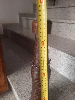 Botella de cuero decorada