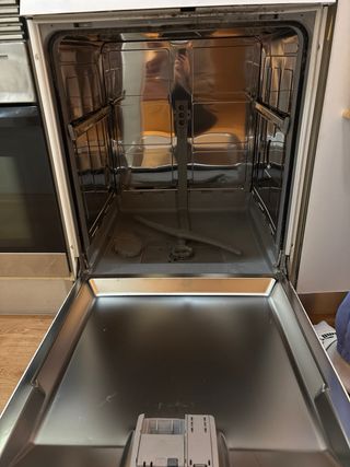 Lavavajillas Balay - Fuga de agua, sin cestos.