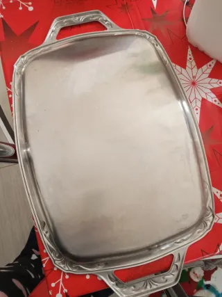 Vassoio elegante in metallo argentato