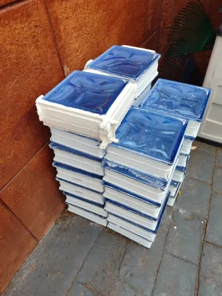 Bloque de vidrio pavés azul.