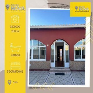 Chalet en venta en Oliva Playa en Oliva