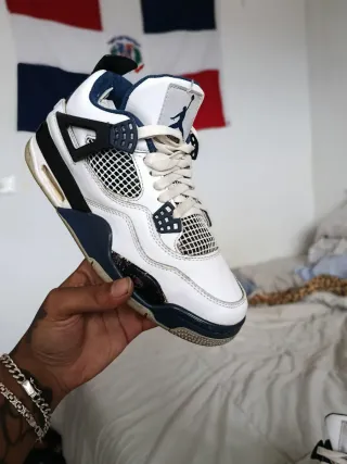 Vendo Zapatillas Jordan Air 4 retro original.