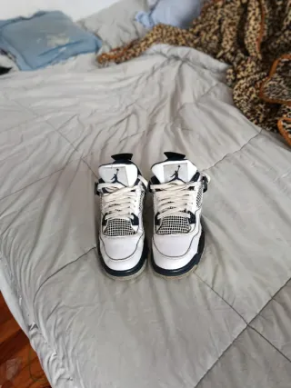 Vendo Zapatillas Jordan Air 4 retro original.