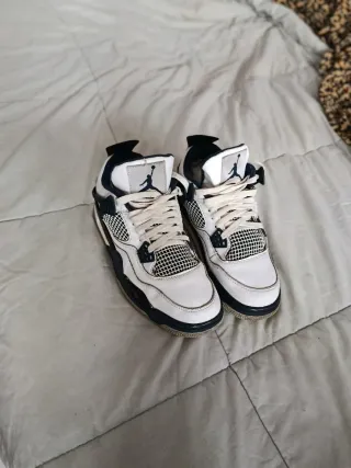 Vendo Zapatillas Jordan Air 4 retro original.