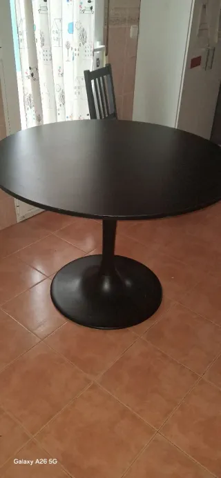 Mesa redonda negra Ikea Docksta