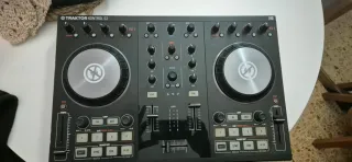Controladora DJ Traktor Kontrol S2 MK2