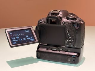 Canon EOS 700D Cámara DSLR + Empuñadura