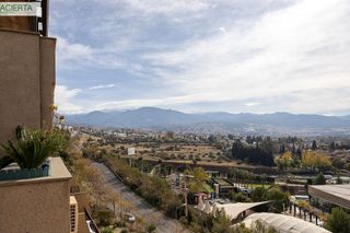 Dúplex en venta en Bola de Oro - Serrallo en Granada