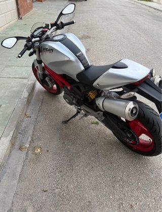 Ducati Monster 696 Plata