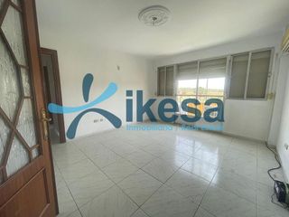 Piso en venta en Linares