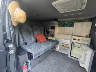 Ford Transit camperizada homologada.