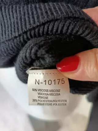 Maglia nera con strass