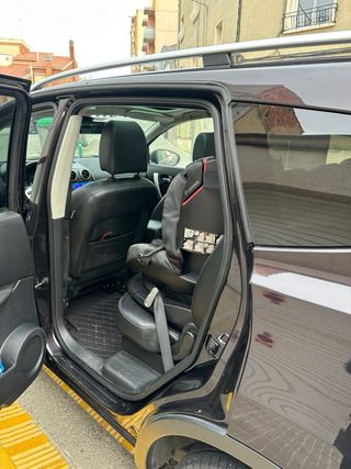 Nissan Qashqai+2 2012