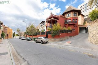 Casa adosada en venta en Crta. De la Sierra en Granada