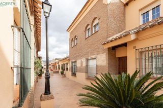 Casa adosada en venta en Crta. De la Sierra en Granada