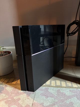 PlayStation 4 + 2 Mandos + FIFA 19 + F1 Manager 22