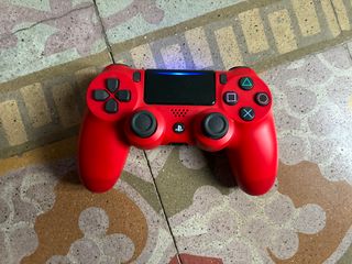 PlayStation 4 + 2 Mandos + FIFA 19 + F1 Manager 22