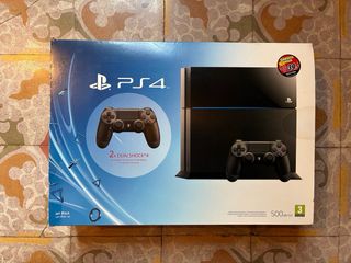 PlayStation 4 + 2 Mandos + FIFA 19 + F1 Manager 22