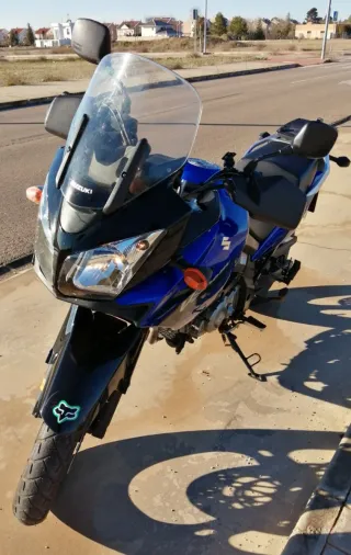 Suzuki V-Strom Moto Trail Azul